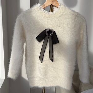 River Island Elegant White Sweater with Black Bow Accent
